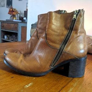 Tan Leather Vera Gomma/Aquatalia Zipper Ankle Boots
